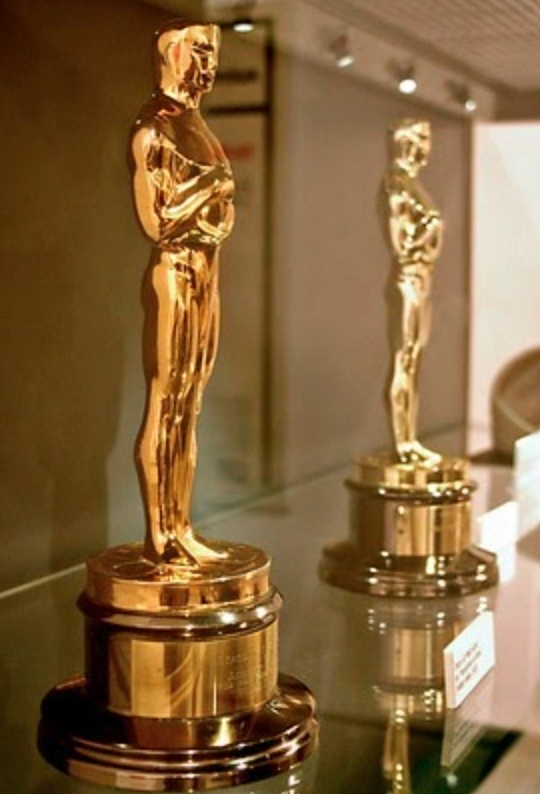 Picture of an Oscars Award taken in 2014, courtesy of Jose Manuel Macintosh and licensed under Creative Commons.