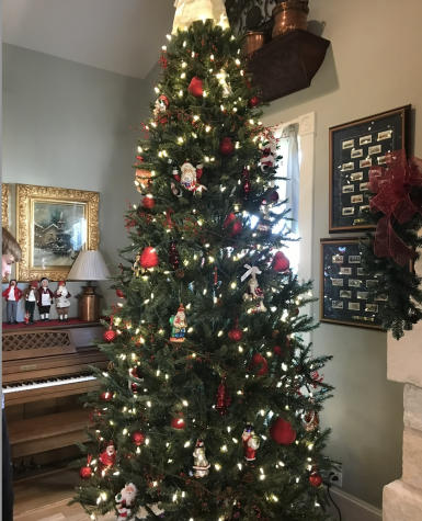 A photo of my grandparents’ Christmas tree.
