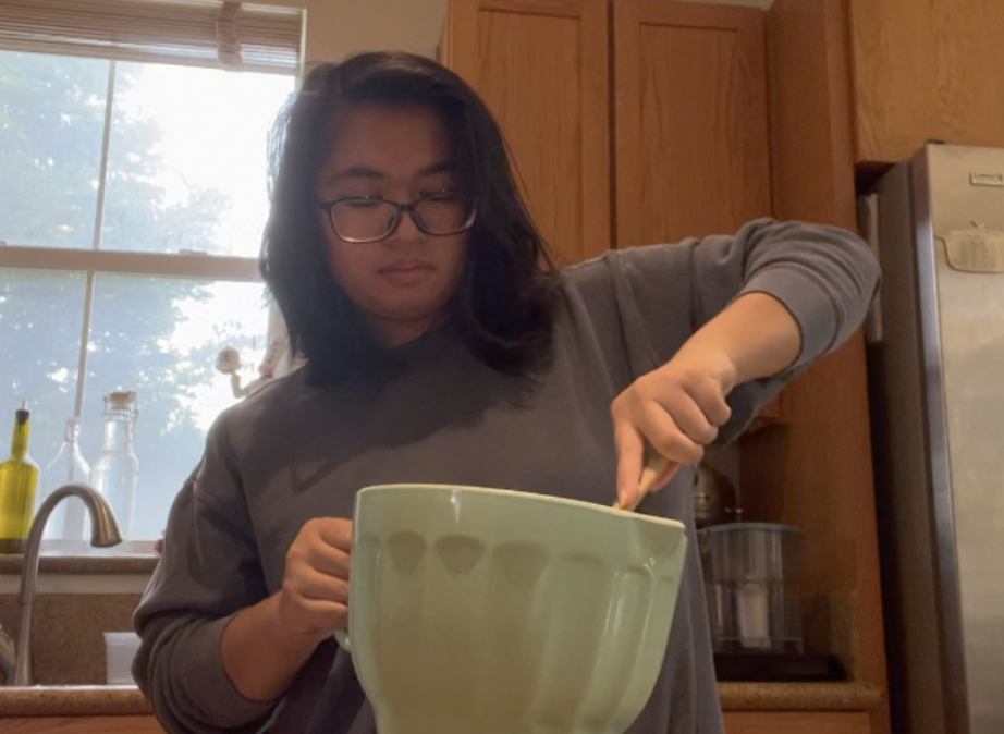 Samantha mixes her very own recipe in the kitchen!