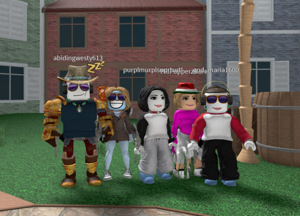 Roblox Thoughts members getting ready to play Murder Mystery 2
(All images by Julia Fraizer '25)
